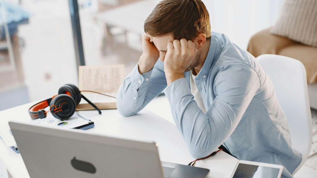 Bookkeeping Interior Man Frustrated M7V5ZVLab7HqqXkp 1024x576